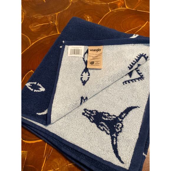 Wrangler - 1 Bath Towel and 1 Hand Towel - Picture 3 of 6